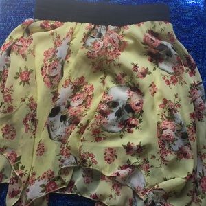 Skull flowered yellow skirt